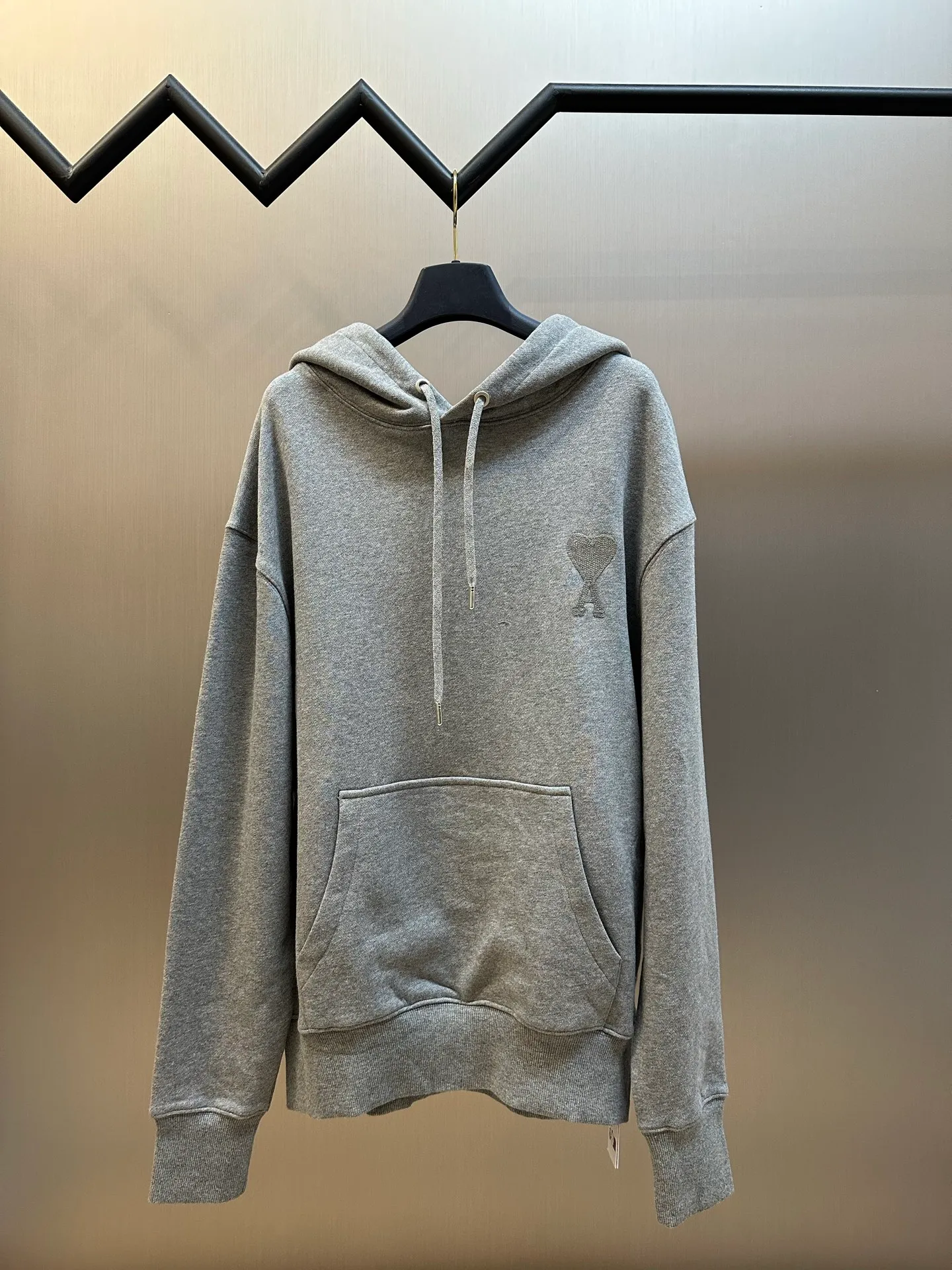 Ami love embroidered logo cotton hooded sweatshirt made of 460g double-ply terry sweatshirt material, matching ribs, imported embroidery, fabric wash size: s m l xl